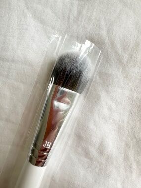 🆕 Morphe X Jaclyn Hill Brighten Powder Brush